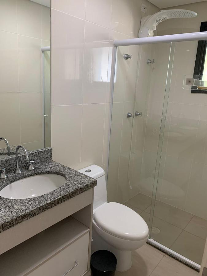 Apartamento Flat em Pitangueiras - sacada gourmet, 3 dorms, limpeza diária e serv de praia Guarujá Exterior foto