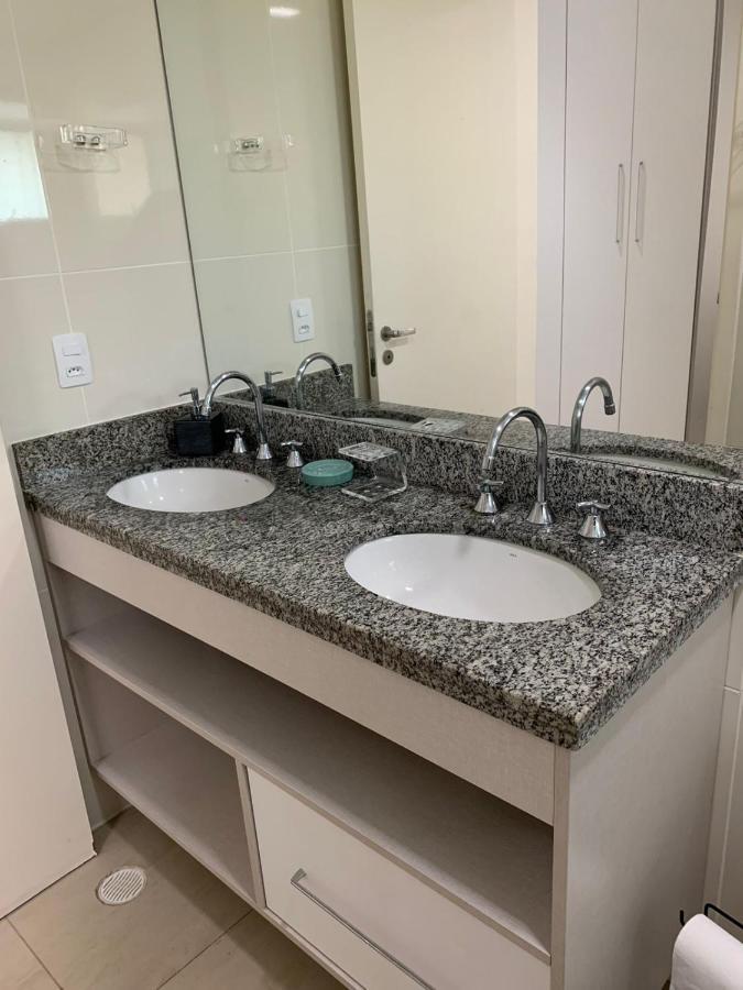 Apartamento Flat em Pitangueiras - sacada gourmet, 3 dorms, limpeza diária e serv de praia Guarujá Exterior foto